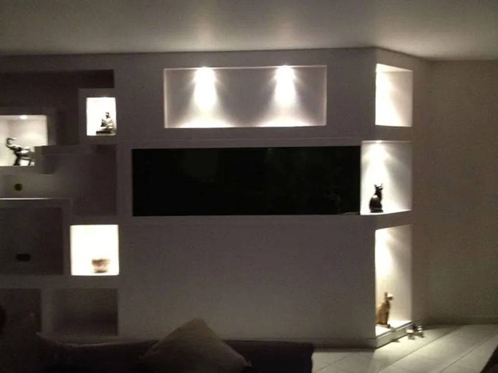spots leds intégrés dans un mur