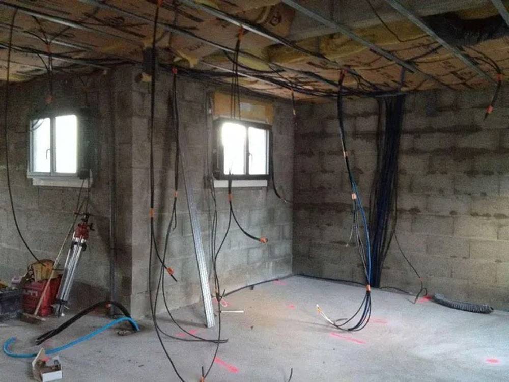 installation de l'électricité sur un chantier